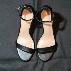 Kelly and Katie Black Strappy Heels size 9